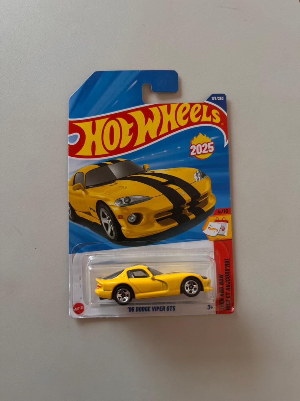 Hot Wheels ’96 Dodge Viper GTS – 1:64 Scale Die-Cast Muscle Supercar