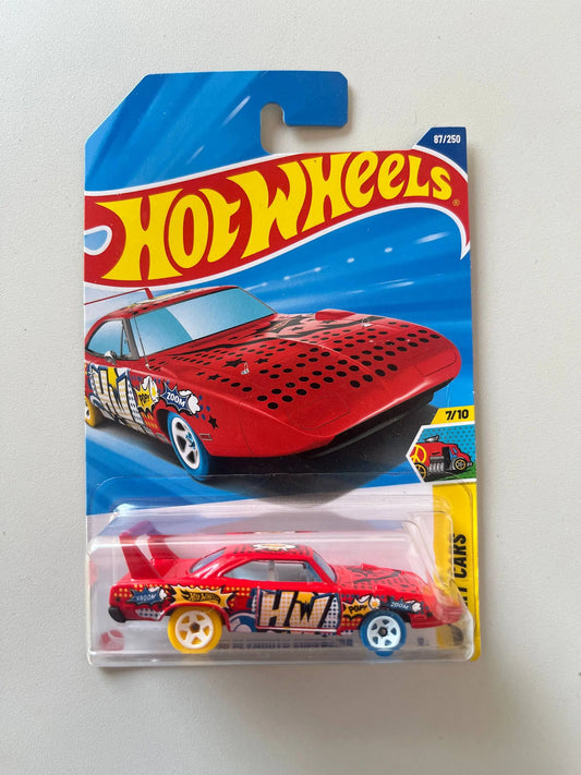 Hot Wheels ’70 Plymouth Superbird – 87/250 Die-Cast Car (7/10 HW Art Cars Series, Red Comic Livery)