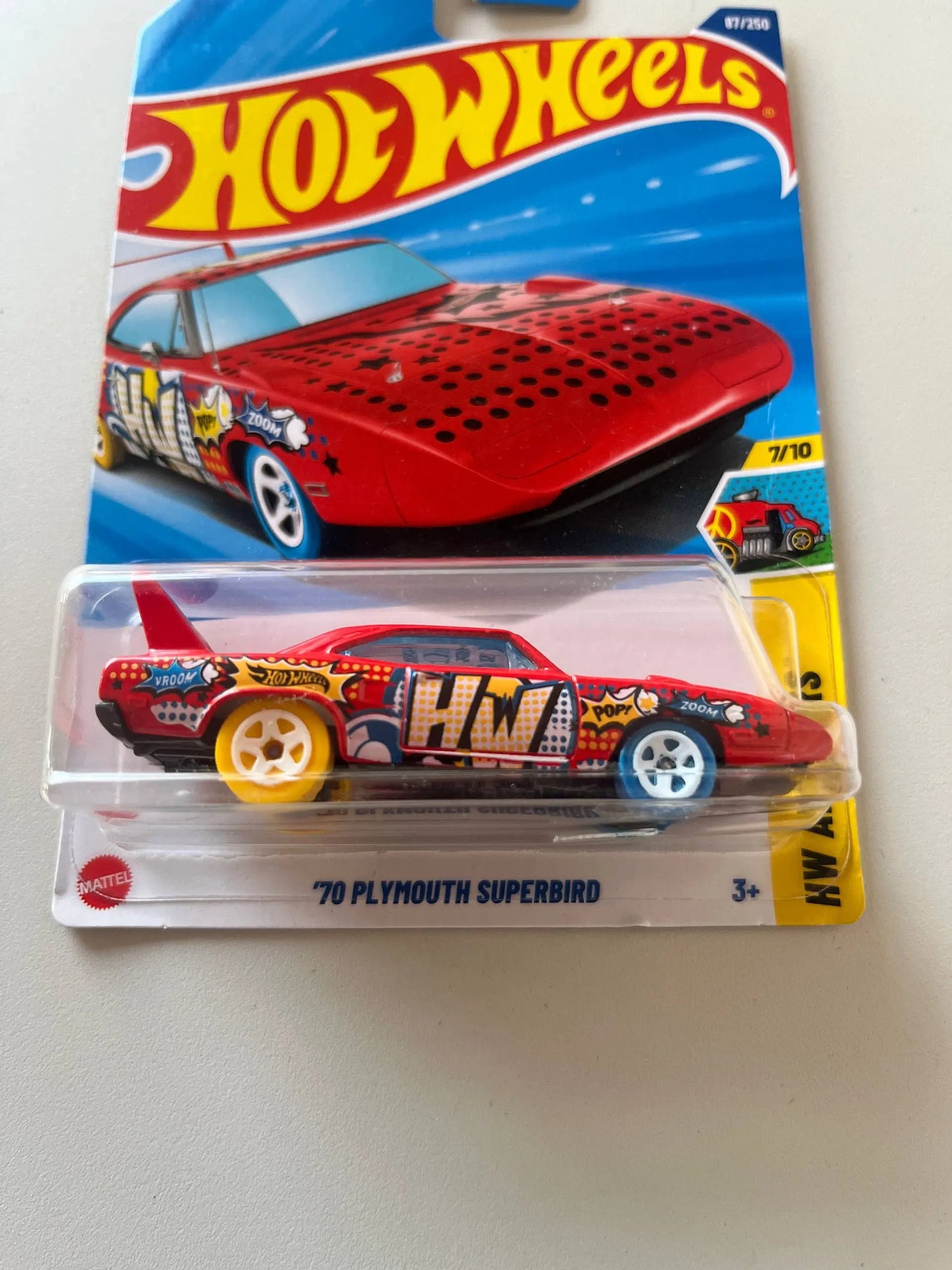 Hot Wheels ’70 Plymouth Superbird – 87/250 Die-Cast Car (7/10 HW Art Cars Series, Red Comic Livery)