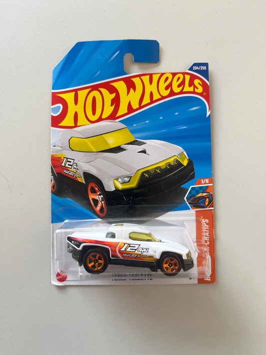 Hot Wheels Terra-Tracktyl – 2025 Die-Cast Car (HW Track Champs 1/5, White/Yellow)