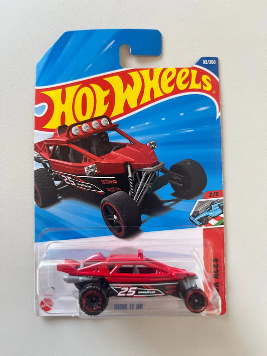 Hot Wheels Dune It Up – HW Traxaces 2/5 (2025 Mainline, Red/Black Off-Road Buggy)